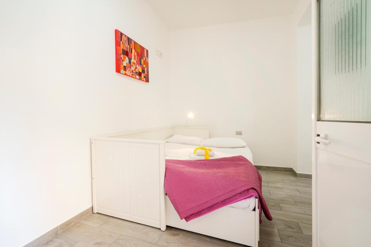 I 20 Archi Apartments Монополи Экстерьер фото